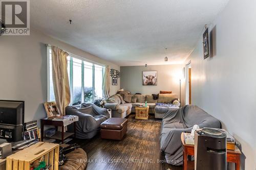 2532 Reid Side Road, Milton (Campbellville), ON - Indoor Photo Showing Living Room