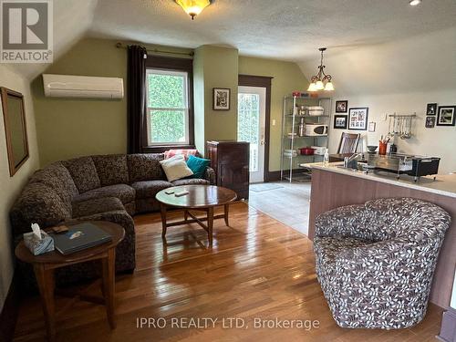 620 Lakeshore Road, Temiskaming Shores, ON - Indoor Photo Showing Living Room