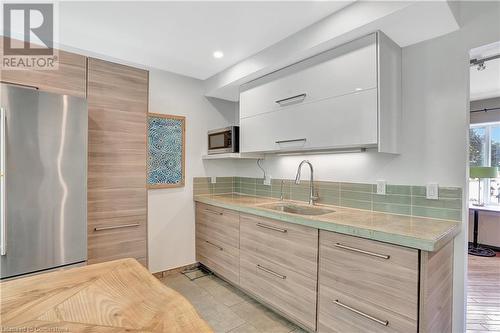 62 Hackney Ridge, Brantford, ON - Indoor Photo Showing Kitchen