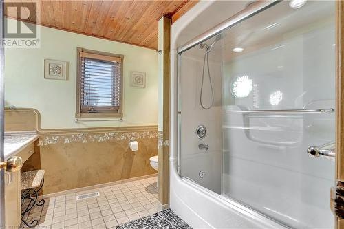 62 Hackney Ridge, Brantford, ON - Indoor Photo Showing Bathroom