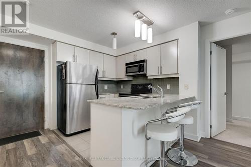 1209 - 18 Harbour Street, Toronto, ON - Indoor Photo Showing Kitchen