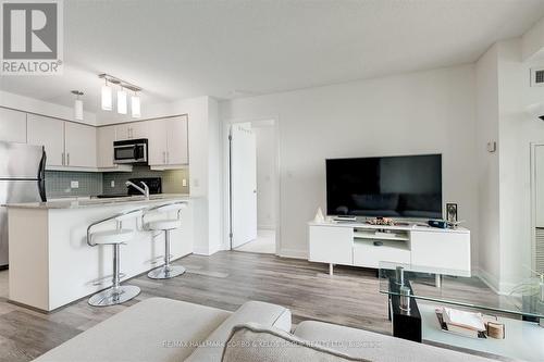 1209 - 18 Harbour Street, Toronto (Waterfront Communities), ON - Indoor Photo Showing Kitchen