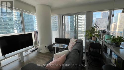 3302 - 100 Harbour Street, Toronto, ON - Indoor