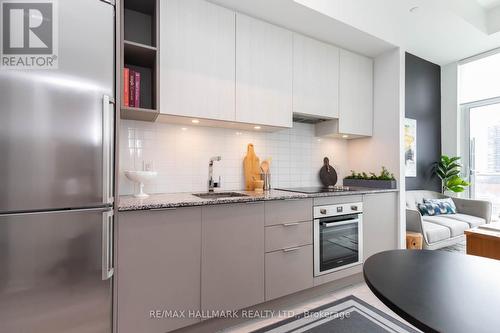 1009 - 120 Parliament Street, Toronto (Moss Park), ON - Indoor Photo Showing Kitchen With Upgraded Kitchen