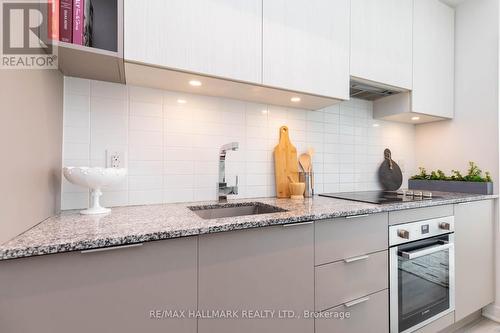 1009 - 120 Parliament Street, Toronto (Moss Park), ON - Indoor Photo Showing Kitchen With Upgraded Kitchen