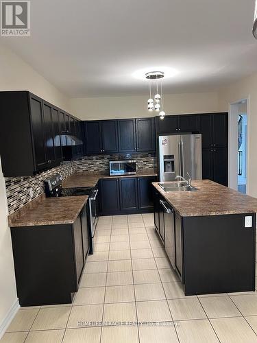 260 Johnson Drive, Shelburne, ON - Indoor Photo Showing Kitchen With Double Sink With Upgraded Kitchen