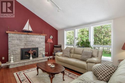 19007 Mountainview Road, Caledon, ON - Indoor Photo Showing Living Room With Fireplace