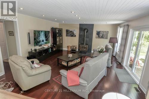 19007 Mountainview Road, Caledon, ON - Indoor Photo Showing Living Room