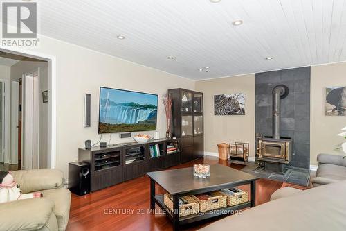 19007 Mountainview Road, Caledon, ON - Indoor Photo Showing Living Room With Fireplace