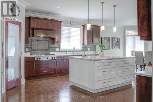 4072 Highland Park Drive, Lincoln, ON - Indoor Photo Showing Kitchen With Upgraded Kitchen