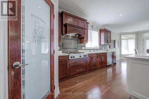 4072 Highland Park Drive, Lincoln, ON - Indoor Photo Showing Kitchen