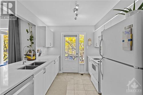 201 Aquilo Crescent, Ottawa, ON - Indoor Photo Showing Kitchen With Double Sink