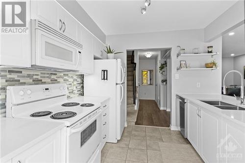 201 Aquilo Crescent, Ottawa, ON - Indoor Photo Showing Kitchen With Double Sink