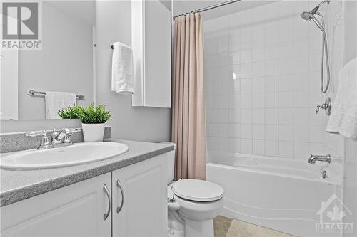 201 Aquilo Crescent, Ottawa, ON - Indoor Photo Showing Bathroom