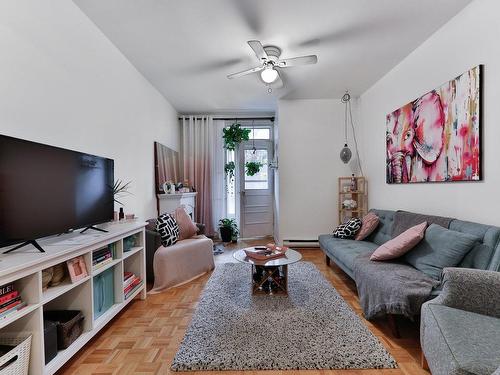 Salon - 7501  - 7503A Av. De Chateaubriand, Montréal (Villeray/Saint-Michel/Parc-Extension), QC - Indoor Photo Showing Living Room