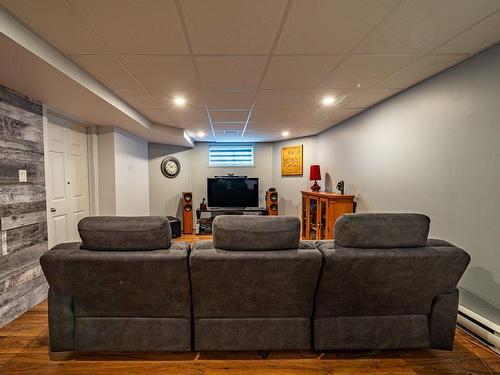 Salle familiale - 99 Rue Ratté, Val-Des-Sources, QC - Indoor Photo Showing Basement