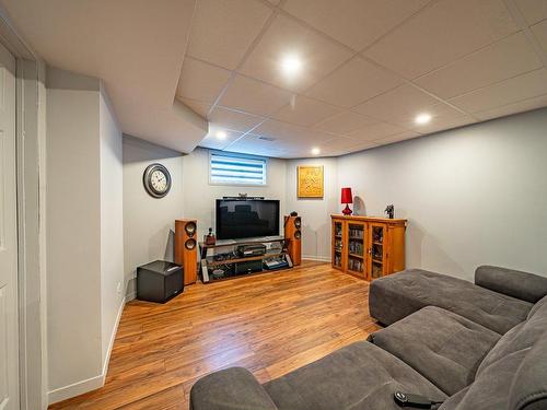 Salle familiale - 99 Rue Ratté, Val-Des-Sources, QC - Indoor Photo Showing Basement