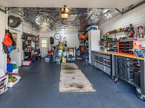 Garage - 99 Rue Ratté, Val-Des-Sources, QC - Indoor Photo Showing Garage