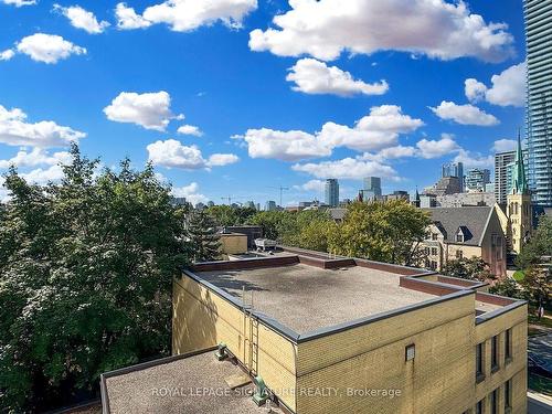 516-57 St Joseph St, Toronto, ON - Outdoor With View