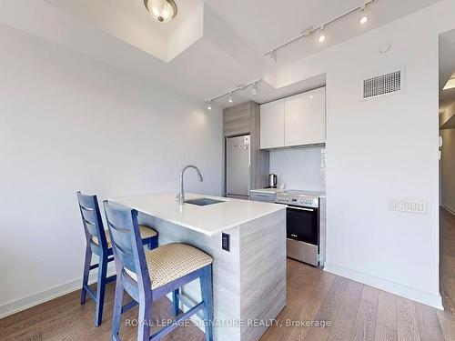 516-57 St Joseph St, Toronto, ON - Indoor Photo Showing Kitchen