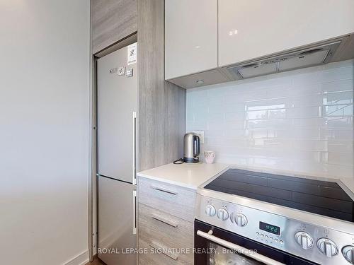 516-57 St Joseph St, Toronto, ON - Indoor Photo Showing Kitchen