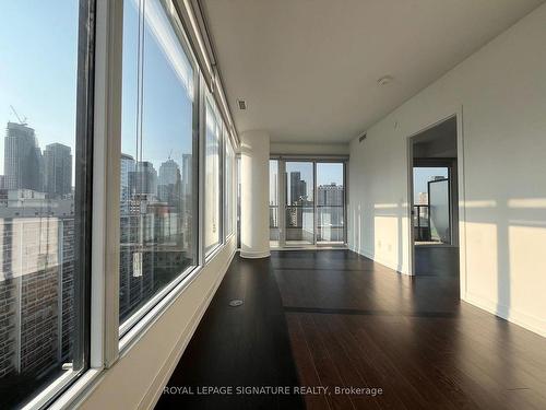 1806-85 Wood St, Toronto, ON - Indoor Photo Showing Other Room