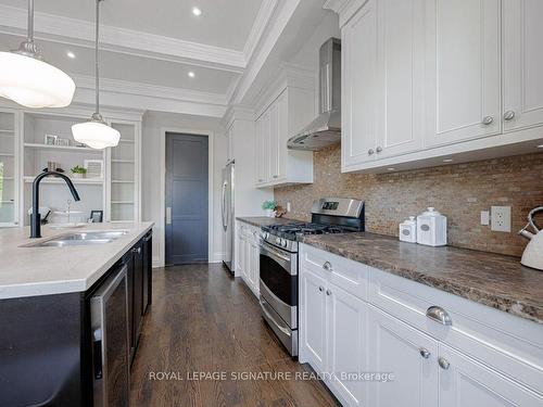 1608 Woodbine Heights Blvd, Toronto, ON - Indoor Photo Showing Kitchen With Upgraded Kitchen