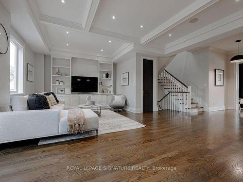 1608 Woodbine Heights Blvd, Toronto, ON - Indoor Photo Showing Living Room