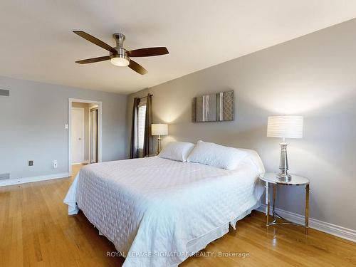 81 Garden Ave, Richmond Hill, ON - Indoor Photo Showing Bedroom