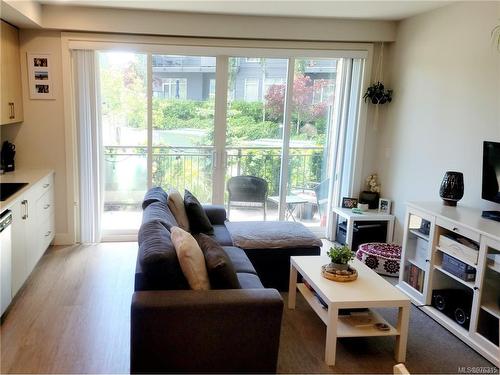 107-6544 Metral Dr, Nanaimo, BC - Indoor Photo Showing Living Room