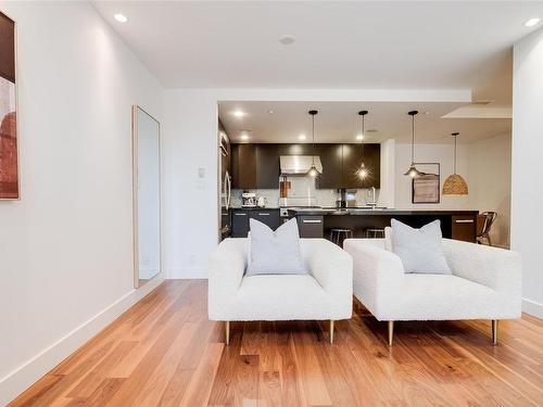 907-1400 Lynburne Pl, Langford, BC - Indoor Photo Showing Living Room