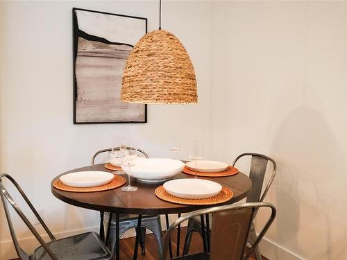 907-1400 Lynburne Pl, Langford, BC - Indoor Photo Showing Dining Room