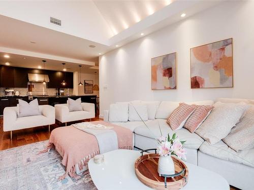 907-1400 Lynburne Pl, Langford, BC - Indoor Photo Showing Living Room