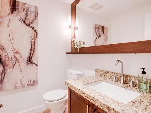 907-1400 Lynburne Pl, Langford, BC - Indoor Photo Showing Bathroom