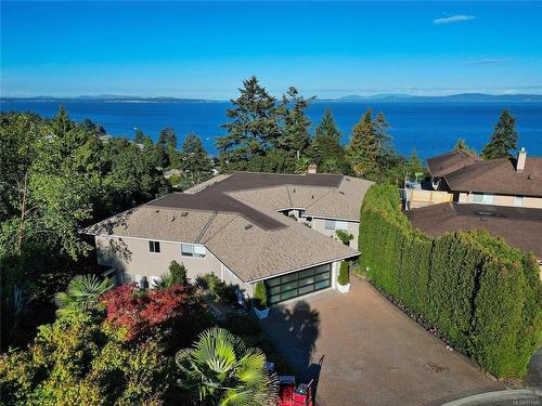 5009 Bonanza Pl, Saanich, BC 