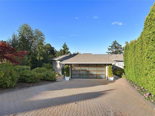 5009 Bonanza Pl, Saanich, BC 