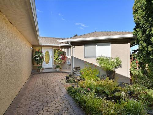 5009 Bonanza Pl, Saanich, BC 