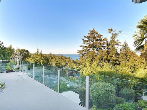 5009 Bonanza Pl, Saanich, BC 