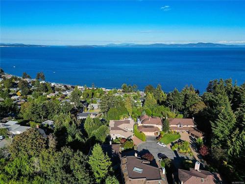 5009 Bonanza Pl, Saanich, BC 