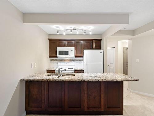 202-5670 Edgewater Lane, Nanaimo, BC - Indoor Photo Showing Kitchen