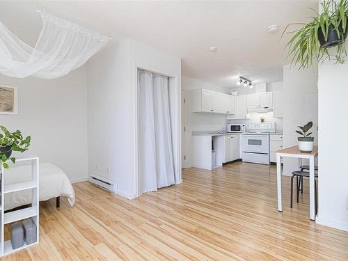 301-827 North Park St, Victoria, BC - Indoor