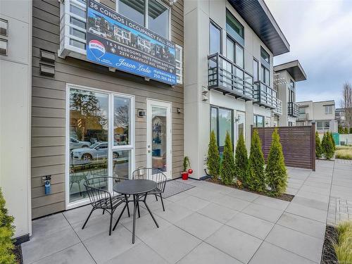 106-2374 Oakville Ave, Sidney, BC - Outdoor