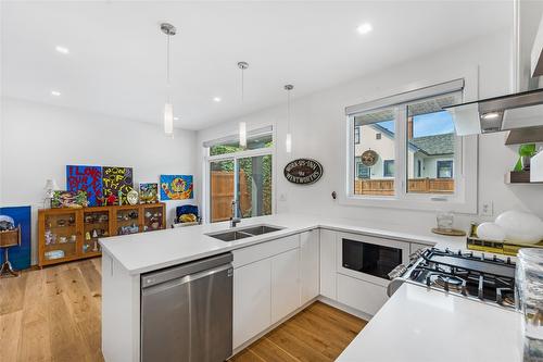 1876-1878 Ethel Street, Kelowna, BC - Indoor Photo Showing Kitchen With Double Sink