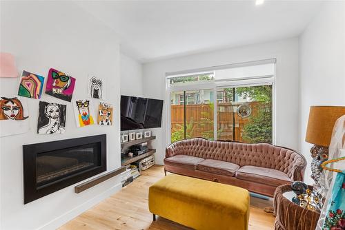 1876-1878 Ethel Street, Kelowna, BC - Indoor Photo Showing Living Room With Fireplace