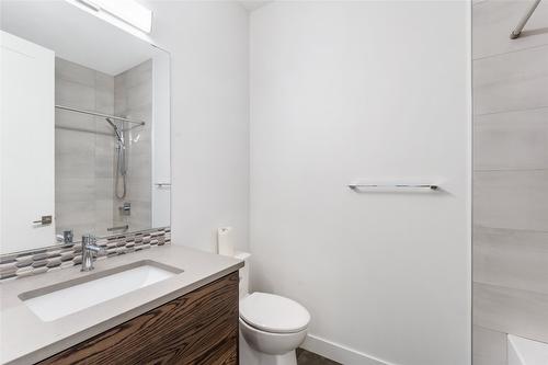 1876-1878 Ethel Street, Kelowna, BC - Indoor Photo Showing Bathroom