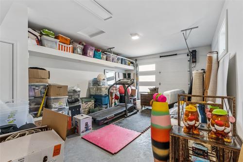 1876-1878 Ethel Street, Kelowna, BC - Indoor Photo Showing Garage