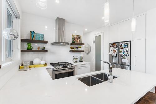 1876-1878 Ethel Street, Kelowna, BC - Indoor Photo Showing Kitchen With Double Sink With Upgraded Kitchen