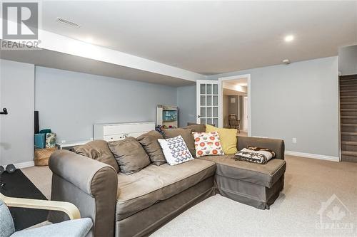 648 Mikinak Road, Ottawa, ON - Indoor Photo Showing Living Room