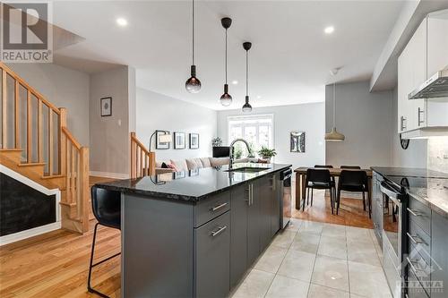 648 Mikinak Road, Ottawa, ON - Indoor Photo Showing Kitchen With Upgraded Kitchen