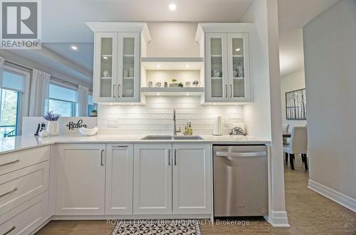 1519 Moe Norman Place, London, ON - Indoor Photo Showing Kitchen With Double Sink With Upgraded Kitchen